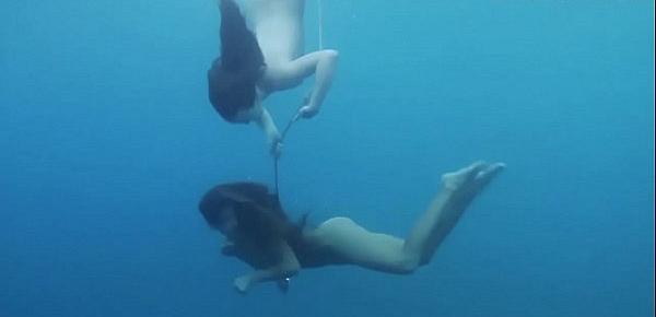  2 Hot Girls naked in the sea swimming